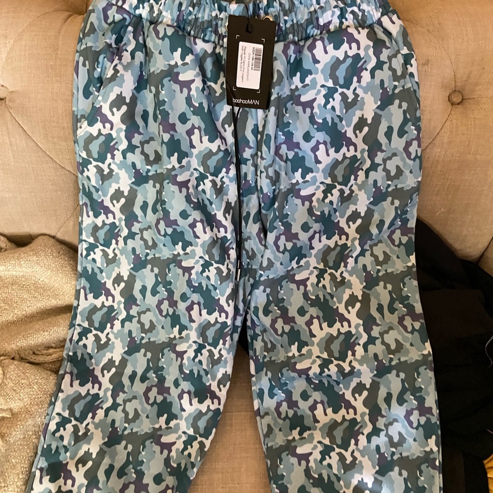 Blue men’s joggers still brand new never worn still had tags size: small